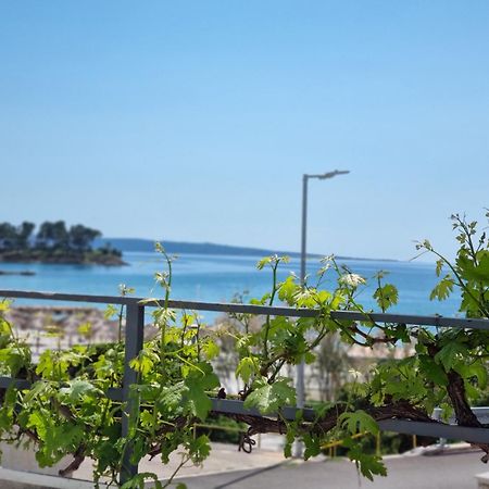 Apartment Lucka Rab Town Bagian luar foto