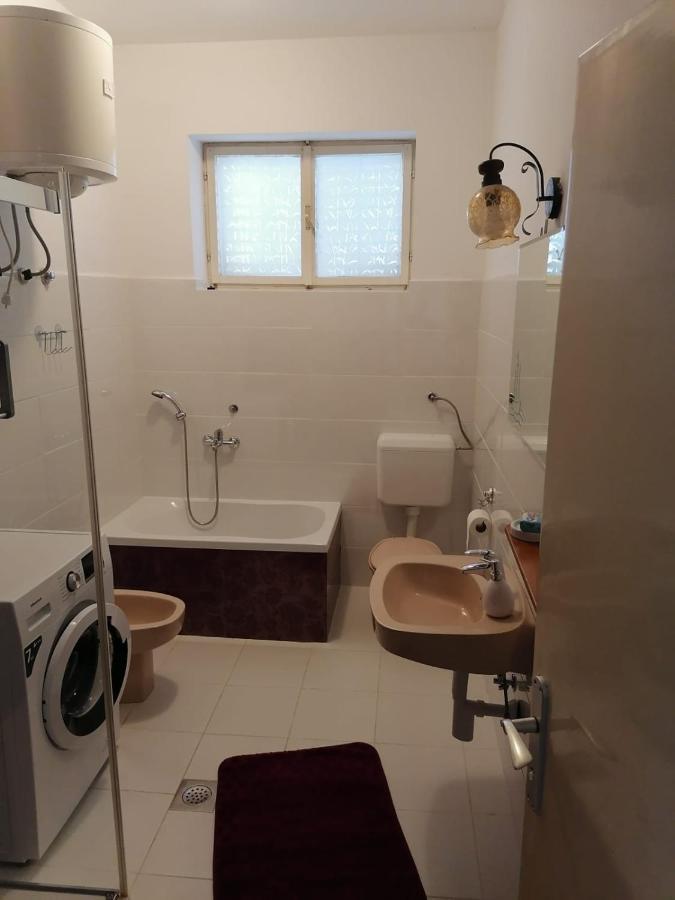 Apartment Lucka Rab Town Bagian luar foto