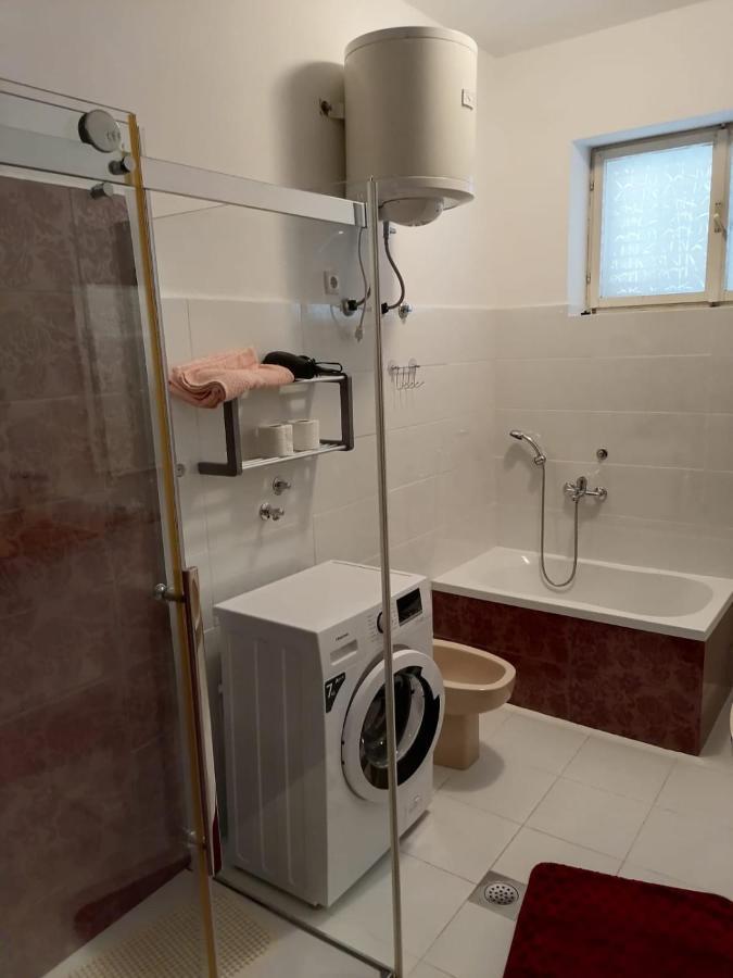Apartment Lucka Rab Town Bagian luar foto