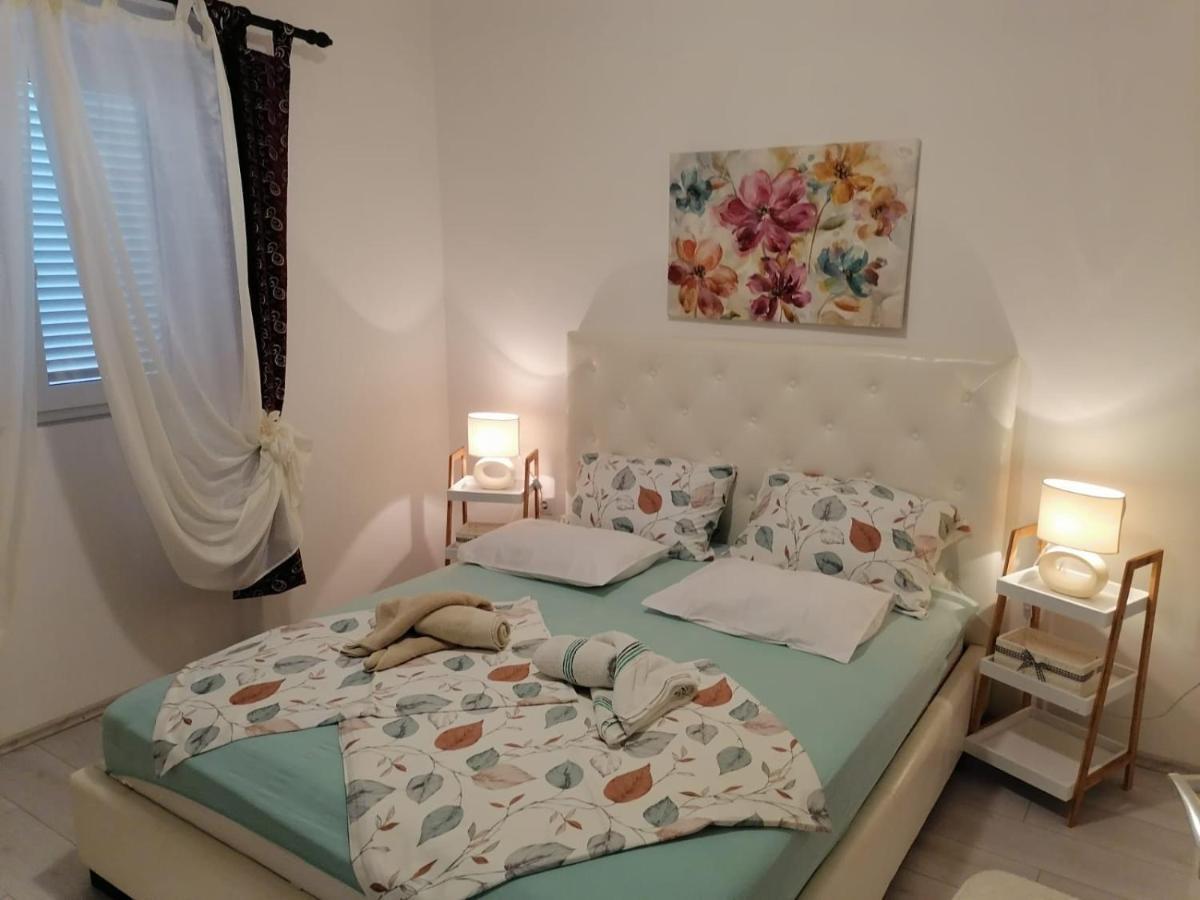 Apartment Lucka Rab Town Bagian luar foto