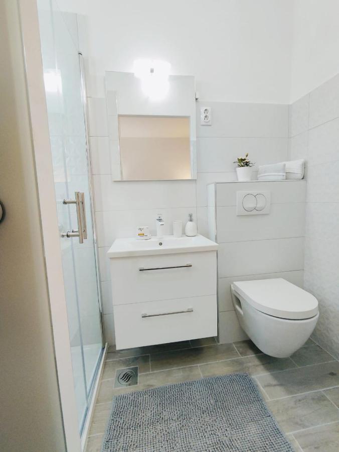 Apartment Lucka Rab Town Bagian luar foto