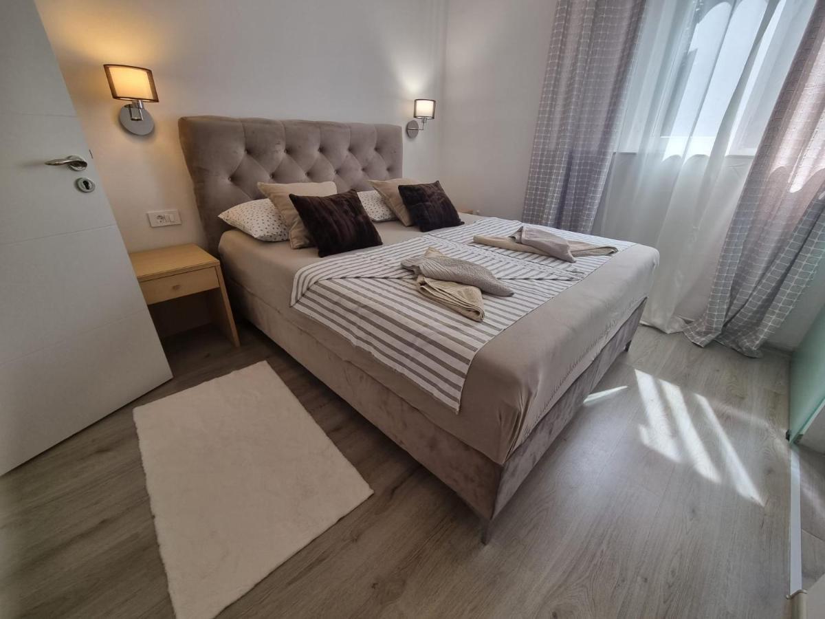 Apartment Lucka Rab Town Bagian luar foto