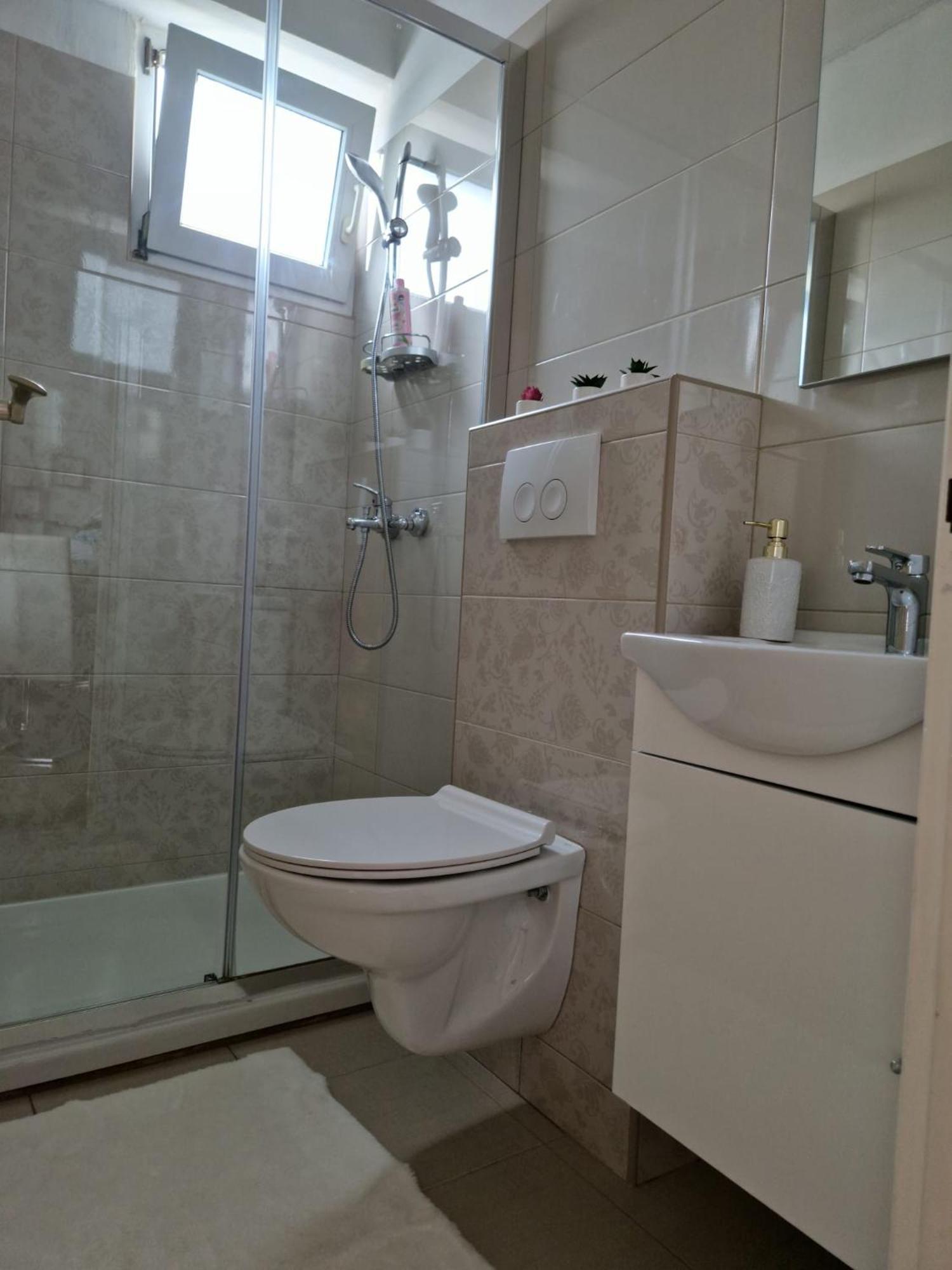 Apartment Lucka Rab Town Bagian luar foto