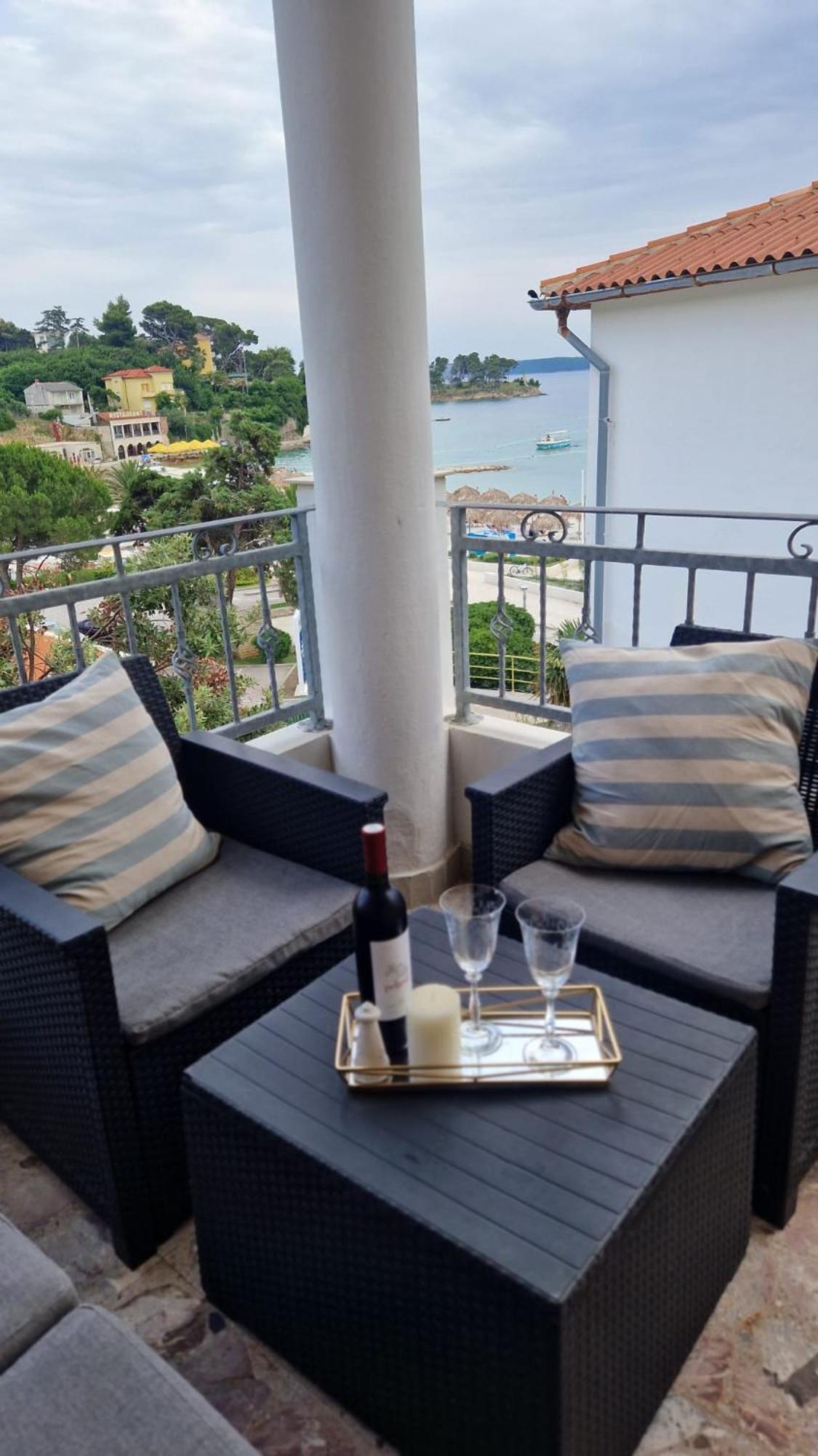 Apartment Lucka Rab Town Bagian luar foto