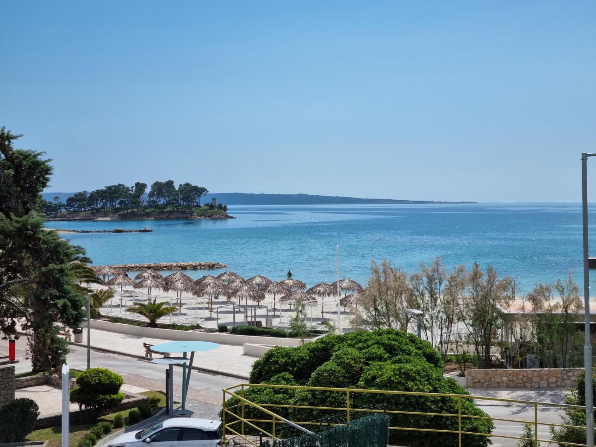 Apartment Lucka Rab Town Bagian luar foto