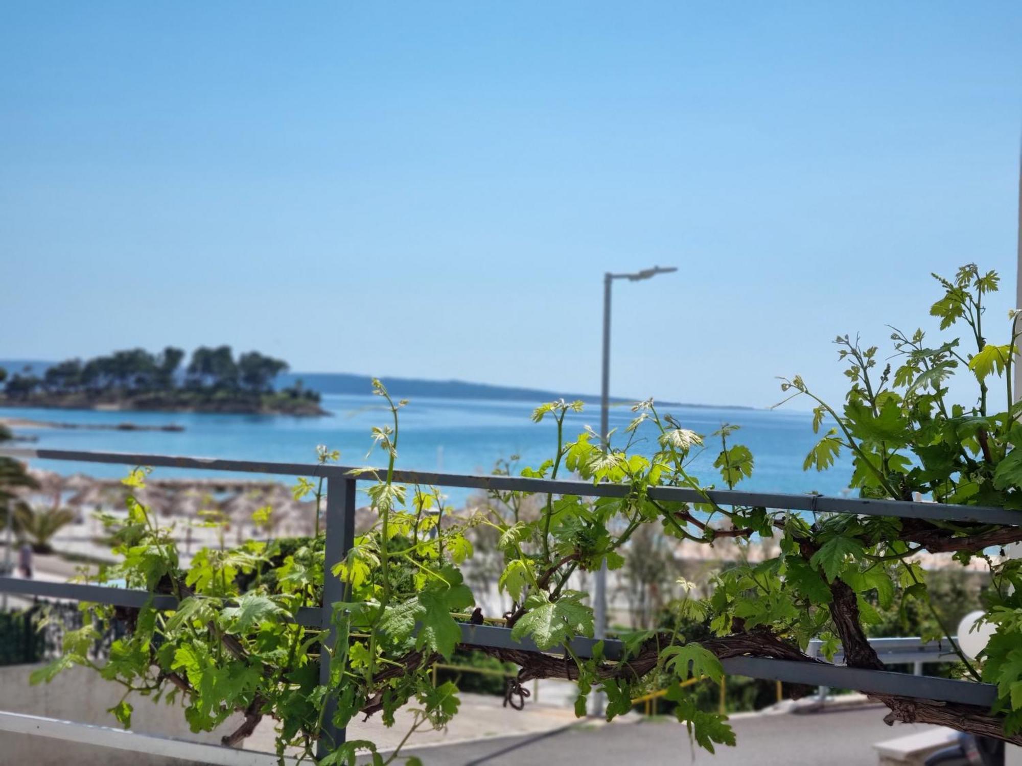 Apartment Lucka Rab Town Bagian luar foto